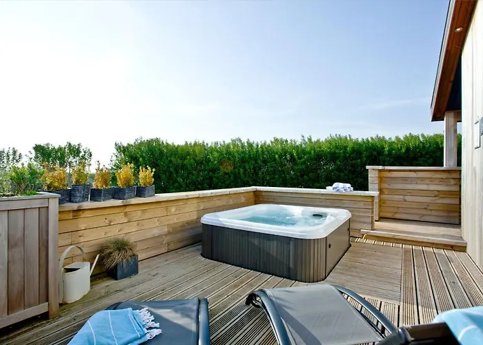 Pomegranate, Hot Tub, Wi-Fi